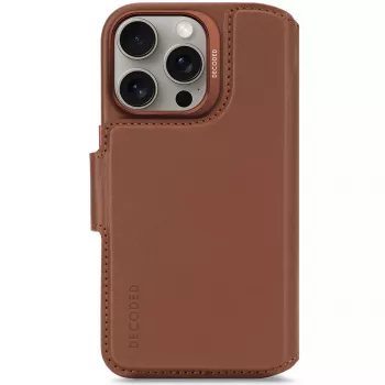 Decoded odinis nuimamas piniginės dėklas iPhone 16 Pro — ruda spalva, natūrali oda, mikropluoštas, 6,3 colio ekranas, 3 kortelių kišenės