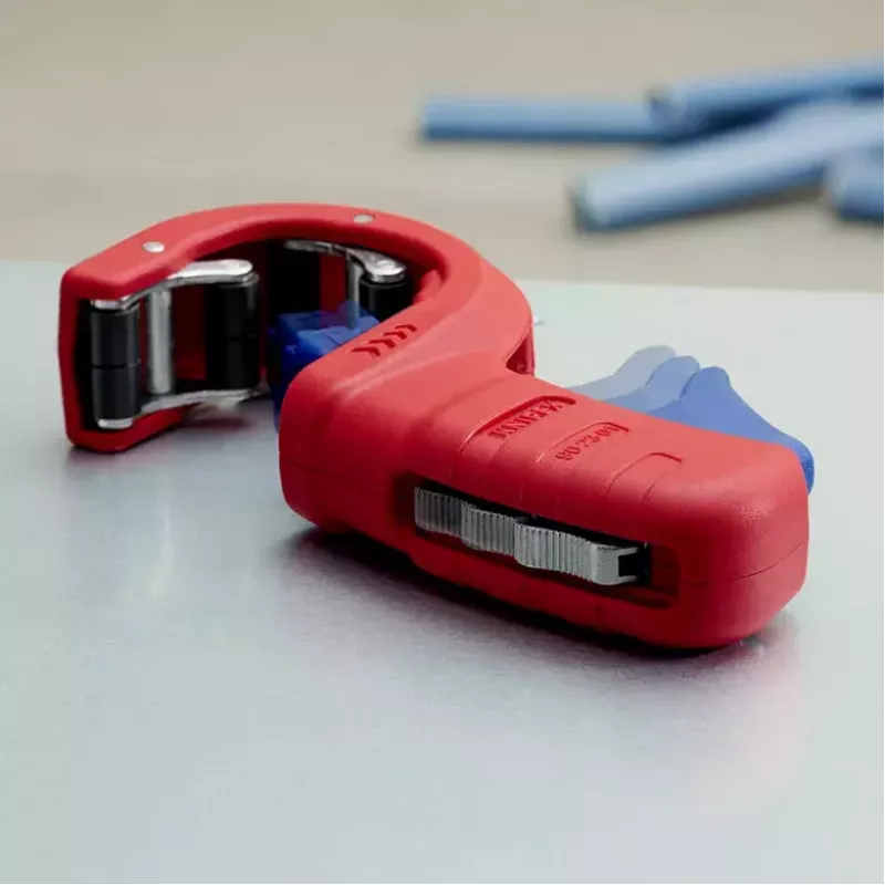 Vamzdžių pjoviklis Knipex 90 23 01 BK plieninis peilis plastikinė rankena 165 mm