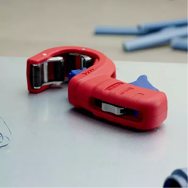 Vamzdžių pjoviklis Knipex 90 23 01 BK plieninis peilis plastikinė rankena 165 mm