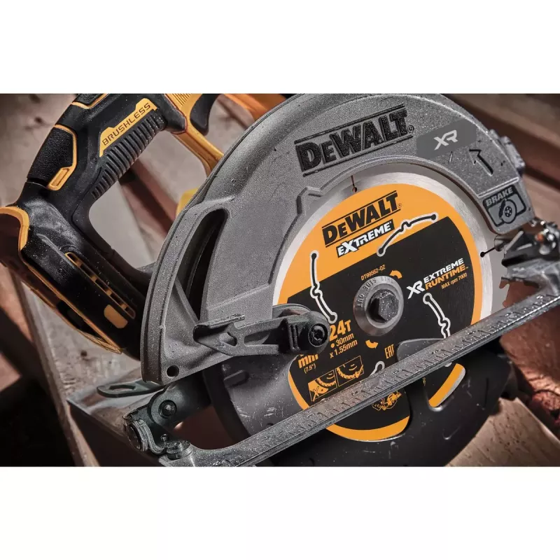 Stačiakampis pjūklas DeWALT DCS573NT-XJ