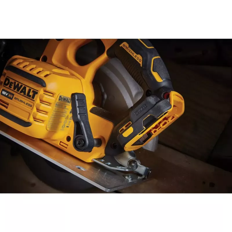 Stačiakampis pjūklas DeWALT DCS573NT-XJ
