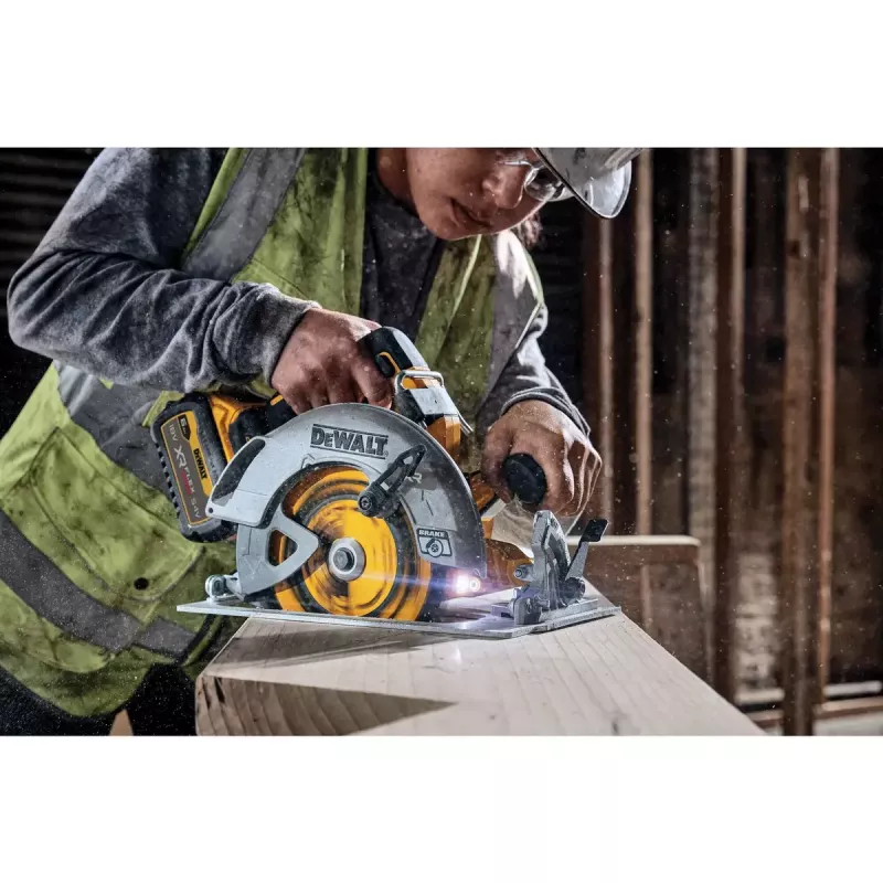 Stačiakampis pjūklas DeWALT DCS573NT-XJ