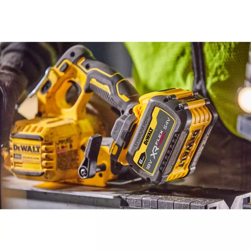 Stačiakampis pjūklas DeWALT DCS573NT-XJ