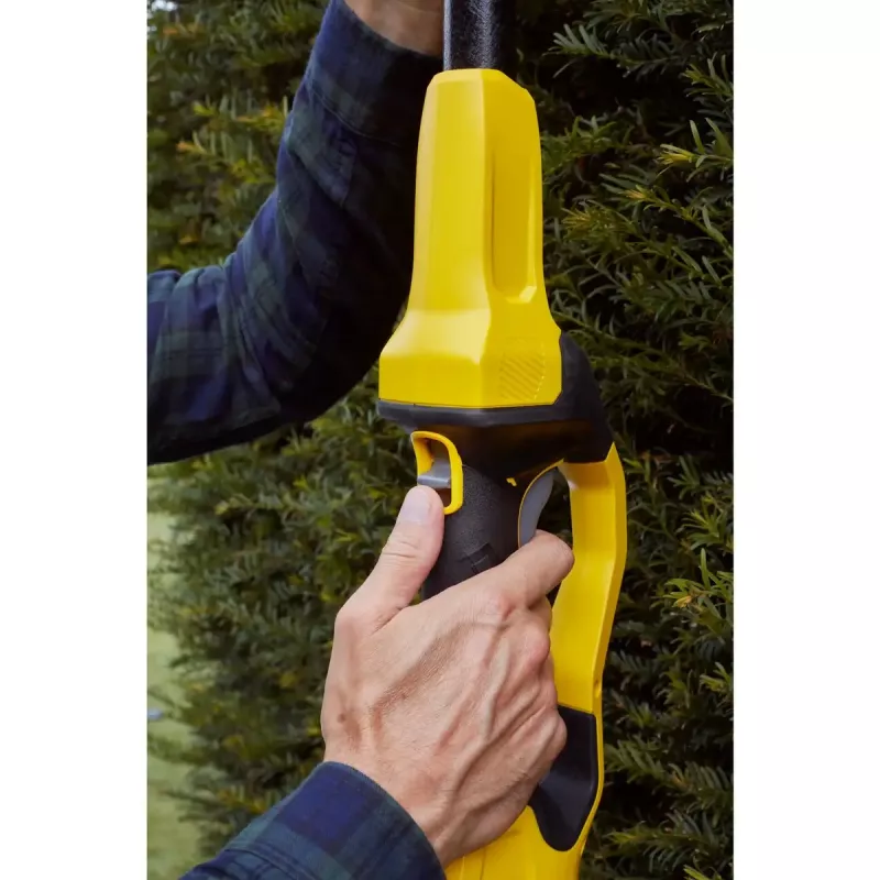 Akumuliatorinis gyvatvorių karpymo pjūklas su teleskopine rankena STANLEY FATMAX SFMCPH845M1-QW — 45 cm dviguba geležtė, 18 V Li‑Jon, 4,1 kg