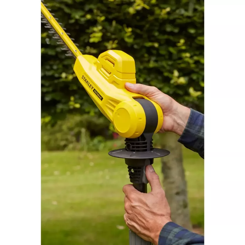 Akumuliatorinis gyvatvorių karpymo pjūklas su teleskopine rankena STANLEY FATMAX SFMCPH845M1-QW — 45 cm dviguba geležtė, 18 V Li‑Jon, 4,1 kg