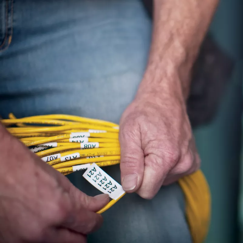 DYMO Rhino 4200 pramoninis etikečių spausdintuvas su dėklu | QWERTZ klaviatūra ir sparčiaisiais klavišais | Patvarus etikečių spausdintuvas statyboms ir sunkioms etikečių spausdinimo užduotims