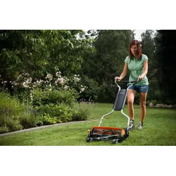 Rankinis ritininis vejapjovė Fiskars 113880, pjovimo plotis 116,8 cm