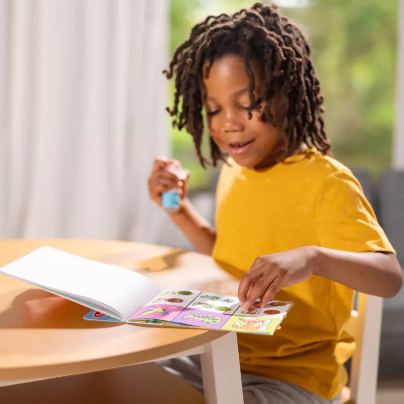 Melissa & Doug Sticker WOW 24 puslapių užduočių bloknotas su lipdukų štampavimo įrenginiu, 300 lipdukų, meno ir amatų fidget žaislas, kolekcionuojamas personažas – Tigras - FSC sertifikuotas