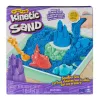 Kinetic Sand rinkinys „Smėlio dėžė“, kūrybinės Velykų dovanos, 1 mėlyno formuojamo smėlio svaras, 4 įrankiai ir formelės, laikymo dėžutė, sensorinis žaislas vaikams nuo 3 metų