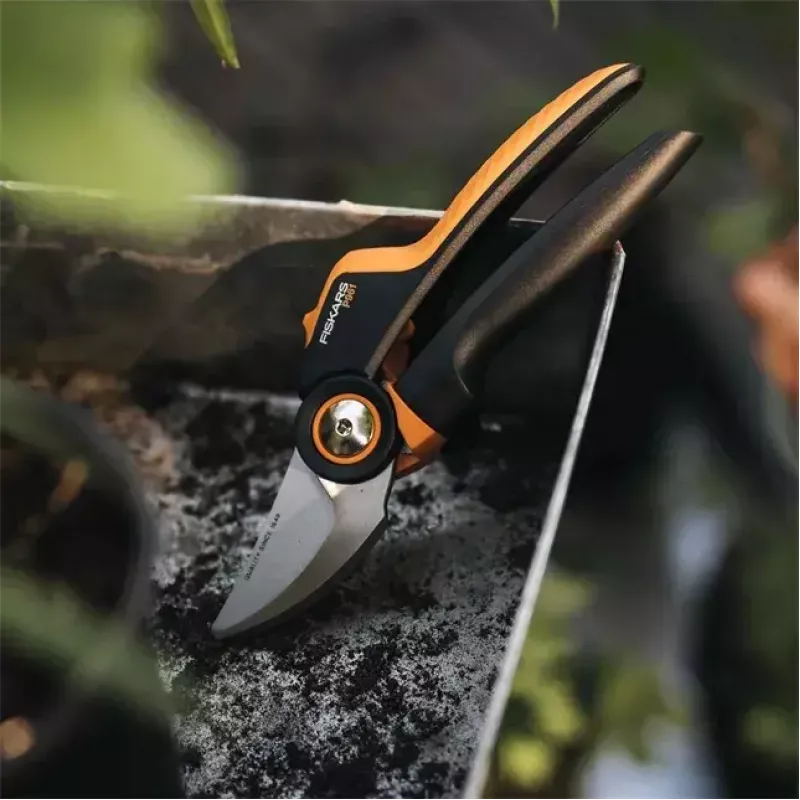 Genėjimo žirklės Fiskars X-Series L P961 — apėjimo, plieninis peilis, 2,6 cm pjovimo galia, 222 mm ilgis