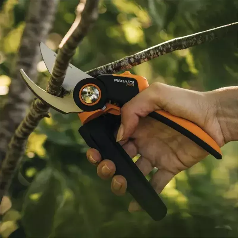 Genėjimo žirklės Fiskars X-Series L P961 — apėjimo, plieninis peilis, 2,6 cm pjovimo galia, 222 mm ilgis