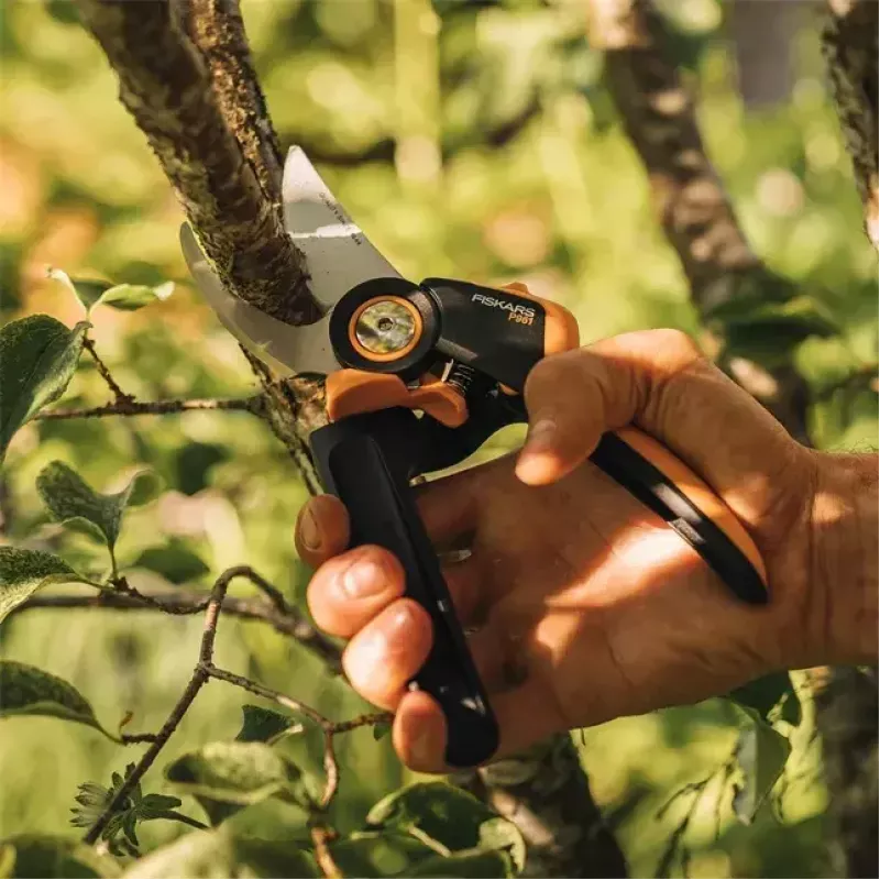 Genėjimo žirklės Fiskars X-Series L P961 — apėjimo, plieninis peilis, 2,6 cm pjovimo galia, 222 mm ilgis
