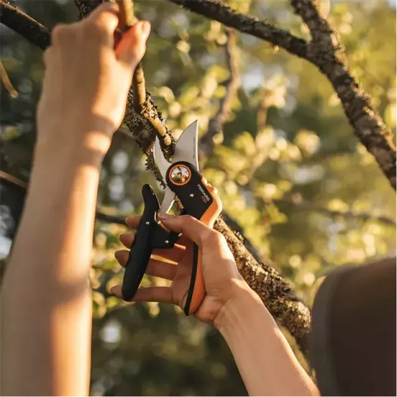 Genėjimo žirklės Fiskars Plus PowerLever P721 – apėjimo sekatoriai šakoms ir stiebams