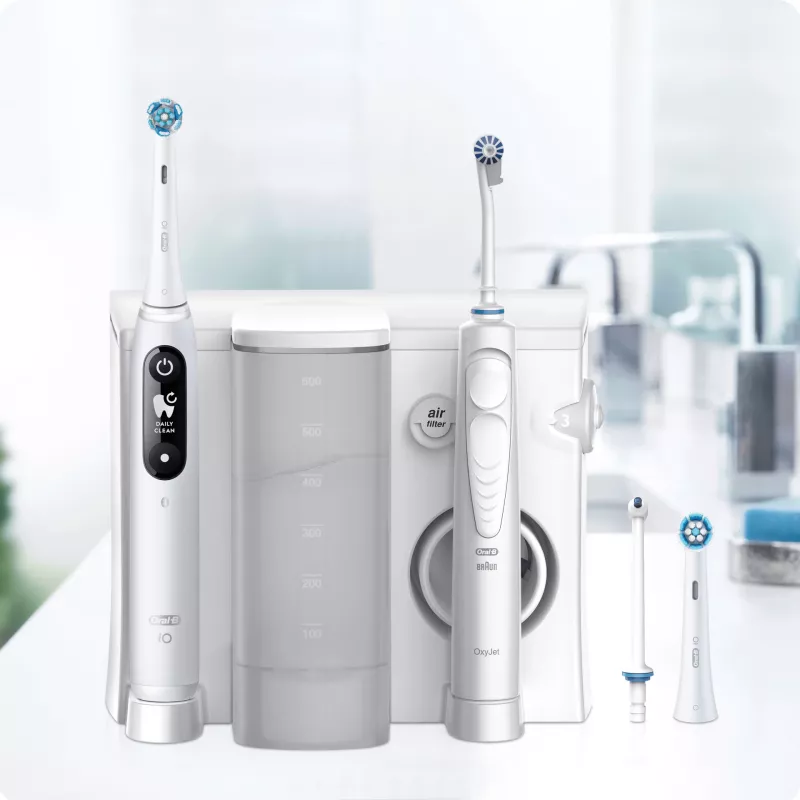 Oral-B iO6 elektrinis dantų šepetėlis su OxyJet burnos irigatoriaus rinkiniu, baltas