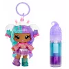 MGA Entertainment Yummiland Paslaptingas Lūpų Blizgesio Lėlė - Carly Cakepop