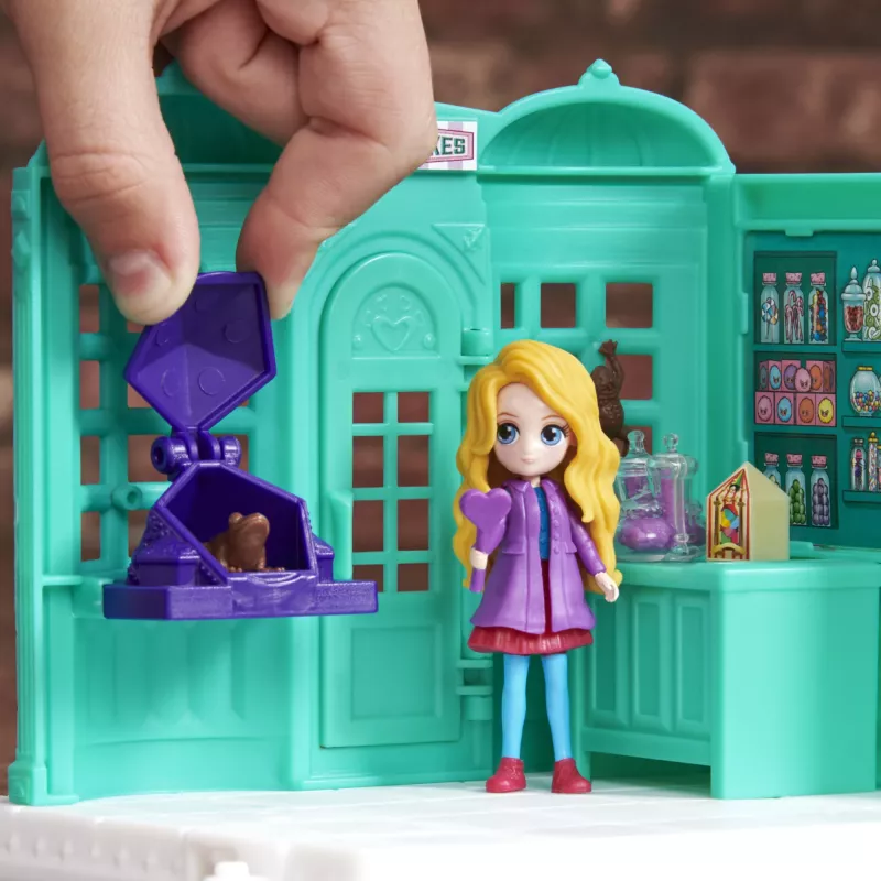 Žaislų rinkinys Magical Minis Honeydukes Saldumynų parduotuvė su 2 išskirtinėmis figūrėlėmis ir 5 aksesuarais, Harry Potter, nuo 6 metų