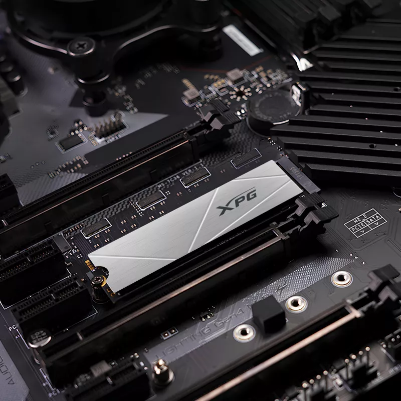 ADATA 1 TB M.2 PCI Express 4.0 NVMe GAMMIX S60 SSD diskas
