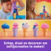 Kinetic Sand Soft Serve Station – Kūrybinis ledų gaminimo rinkinys su 14 uncijų formuojamu smėliu (3 spalvos), 2 ledų kūgiais ir įrankiais