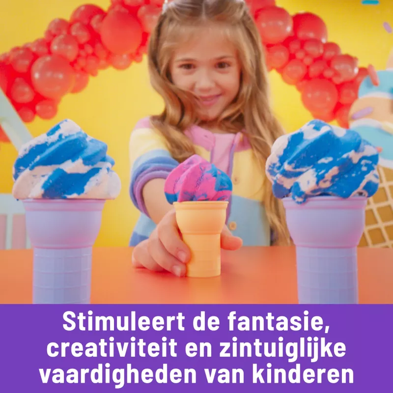 Kinetic Sand Soft Serve Station – Kūrybinis ledų gaminimo rinkinys su 14 uncijų formuojamu smėliu (3 spalvos), 2 ledų kūgiais ir įrankiais