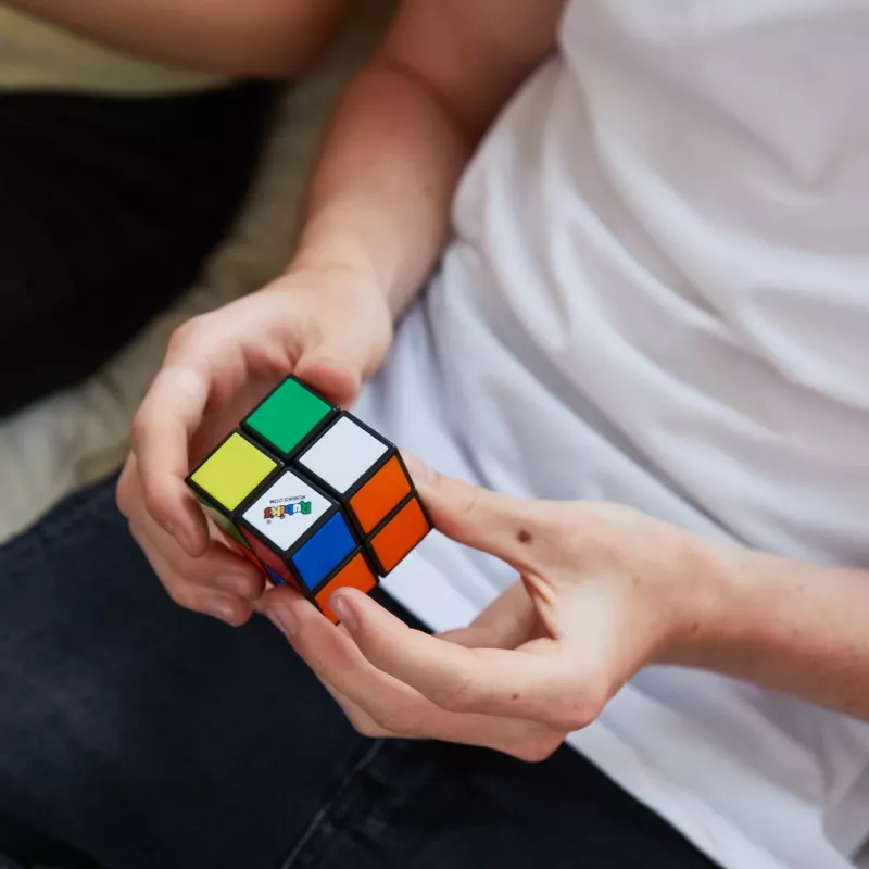 Rubik’s Mini 2x2 – 2x2 klasikinis spalvų derinimo galvosūkis, kišeninio dydžio smegenų lavinimo žaislas