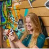 Rubik’s Mini 2x2 – 2x2 klasikinis spalvų derinimo galvosūkis, kišeninio dydžio smegenų lavinimo žaislas