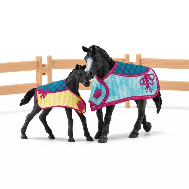 schleich HORSE CLUB Arklidė su kumele ir kumeliuku