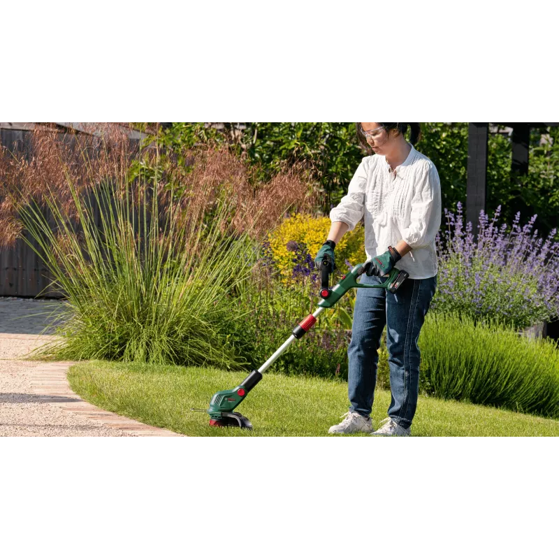 Bosch UniversalGrassCut 18V-26-500 26 cm baterijinis žoliapjovė, juoda, žalia