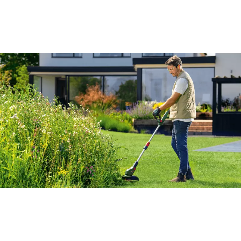 Bosch UniversalGrassCut 18V-26-500 26 cm baterijinis žoliapjovė, juoda, žalia