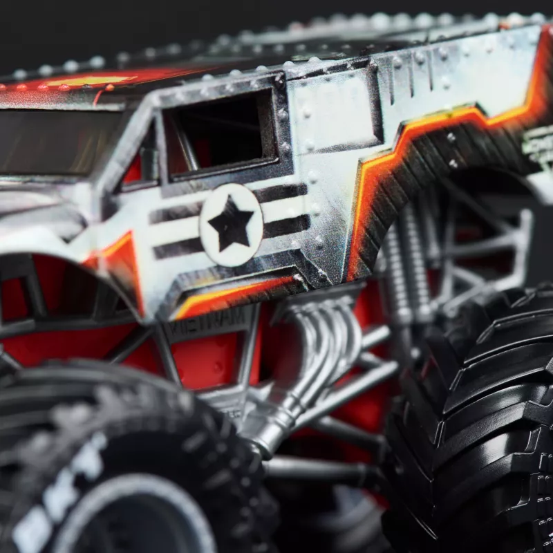 Monster Jam oficialūs Marvel Herojai: Geležinis žmogus prieš Karo mašiną liejiniai monstrų sunkvežimiai, 1:64 skalė, žaislai vaikams nuo 3 metų