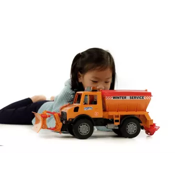 BRUDER MB Unimog sniego valymo sunkvežimis, ABS konstrukcija, rekomenduojamas amžius 4+