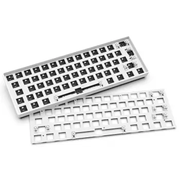 Kompaktiška 60% laida klaviatūra Sharkoon SKILLER SGK50 S4 — QWERTY vokiškas išdėstymas, RGB foninis apšvietimas, USB, 1,5 m laidas, balta