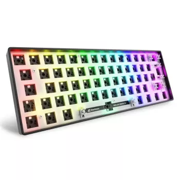 Mechaninė kompaktiška 60% klaviatūra Sharkoon SKILLER SGK50 S4 — Laidinė USB, QWERTY vokiškas išdėstymas, RGB foninis apšvietimas, 1,5 m laidas, juoda