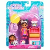 Gabby's Dollhouse , menų studijos rinkinys su 2 figūrėlėmis, 2 aksesuarais, pristatymo dėžute ir baldų detale, žaislai vaikams nuo 3 metų