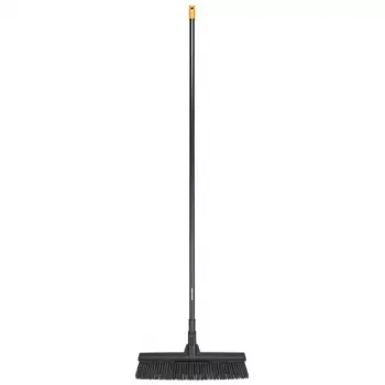 Šluota vidaus patalpoms Fiskars 1025926 minkšti ir kieti šereliai, aliuminis, juoda