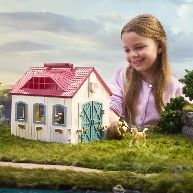 Schleich HORSE CLUB Atviras Arklidės Mažoji Pasaga 42703 Amžius 5-12