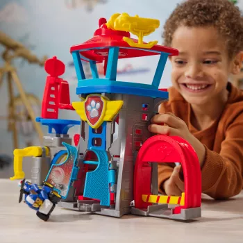 PAW Patrol: Oro gelbėjimo, Pup Squad Adventure Bay oro uosto žaidimų rinkinys su Chase automobiliu ir transporto priemonės paleidimo įrenginiu, žaislai vaikams nuo 3 metų