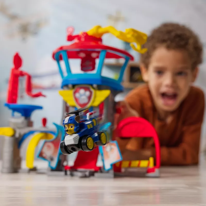 PAW Patrol: Oro gelbėjimo, Pup Squad Adventure Bay oro uosto žaidimų rinkinys su Chase automobiliu ir transporto priemonės paleidimo įrenginiu, žaislai vaikams nuo 3 metų