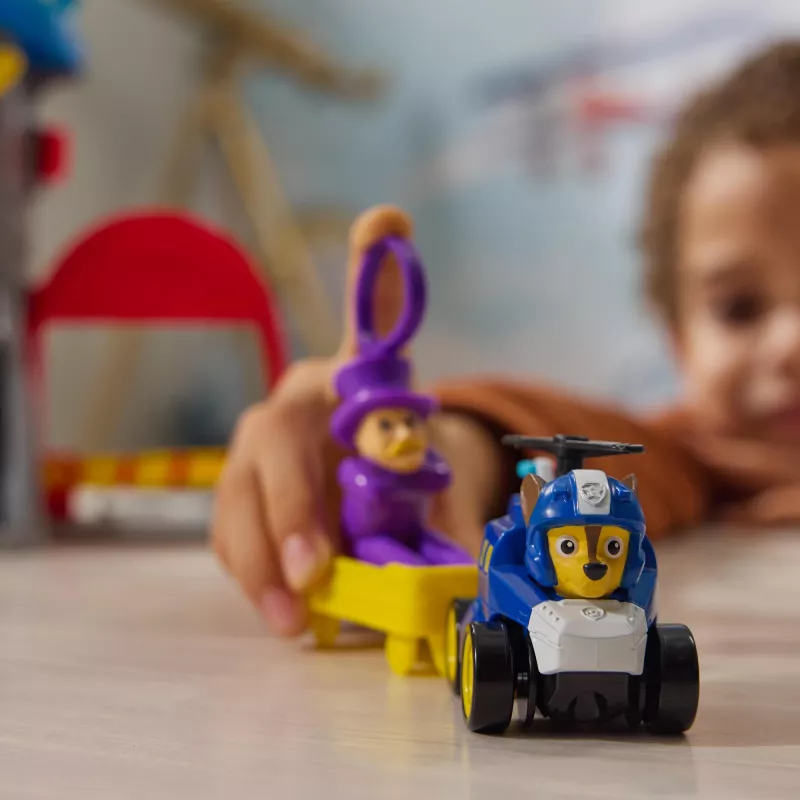 PAW Patrol: Oro gelbėjimo, Pup Squad Adventure Bay oro uosto žaidimų rinkinys su Chase automobiliu ir transporto priemonės paleidimo įrenginiu, žaislai vaikams nuo 3 metų