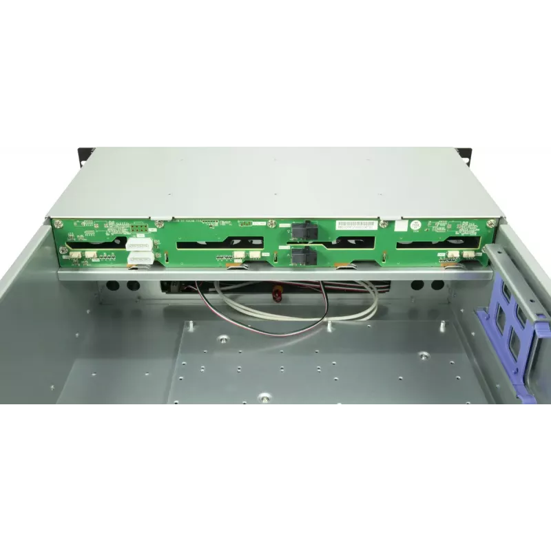 Server Rack Korpusas INTER-TECH IPC 4U-4708 — 4U, Juodas, ATX/PS2 maitinimo šaltiniui, 4x priekiniai 80mm, 2x galiniai 80mm, 2.5/3.5 colio HDD