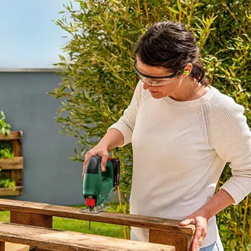 Bosch EasySaw 18V-70 belaidis pjūklas 2600 spm 1.3 kg