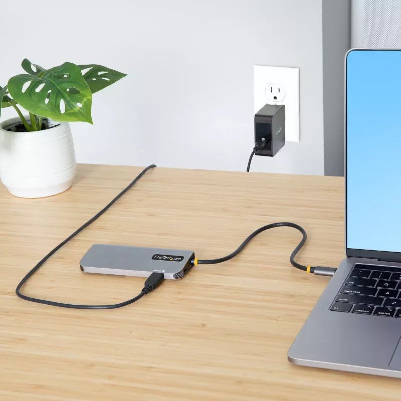StarTech.com USB-C kelių prievadų adapteris, 4K 60Hz HDMI vaizdas, 3 prievadų 5Gbps USB šakotuvas, 100W Power Delivery perdavimas, GbE, 30 cm laidas, mini kelioninis dokas, nešiojamojo kompiuterio dokavimo stotelė