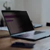 StarTech.com privatumo ekrano apsauga 13 colių MacBook Air M2/M3, nuimamas ir reversinis, blizgus/matinis, magnetinis, 51% mėlynos šviesos mažinimas