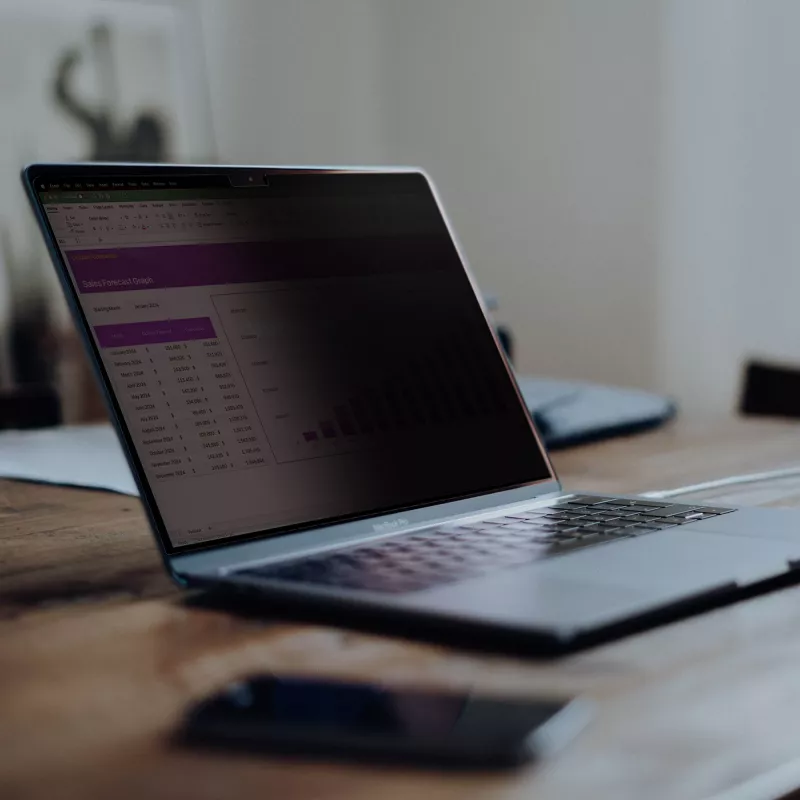 StarTech.com privatumo ekrano apsauga 13 colių MacBook Air M2/M3, nuimamas ir reversinis, blizgus/matinis, magnetinis, 51% mėlynos šviesos mažinimas