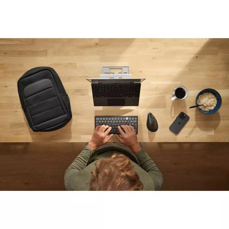 Kensington SmartFit Easy Riser Go reguliuojamas ergonominis nešiojamojo kompiuterio stovas su aušinimu, iki 17 colių