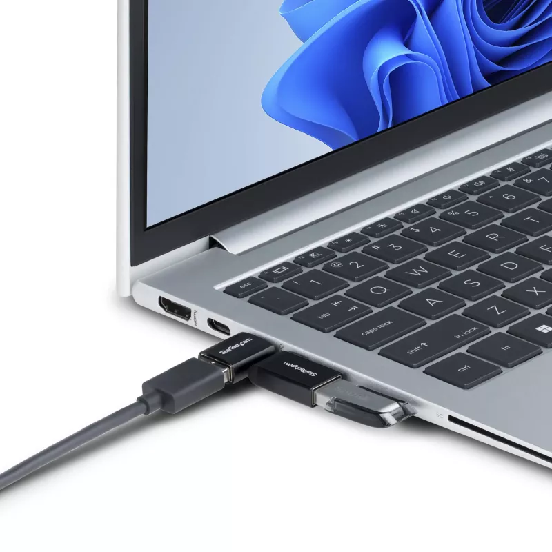 StarTech.com USB-C į USB-A adapteris stačiu kampu, USB 5Gbps, kompaktiškas USB-C kištukas į USB-A lizdą, metalinis korpusas, M/F