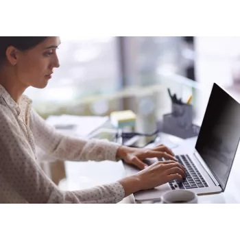 3M COMPLY™ Flip Attach Bezel Laptop Fit, COMPLYBZ, privatumo filtras be rėmelio, 9 g