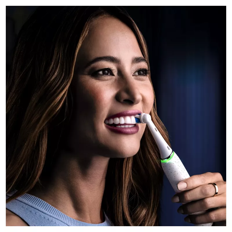 Oral-B iO Series 10 suaugusiųjų besisukantis-osciliuojantis dantų šepetėlis Baltas