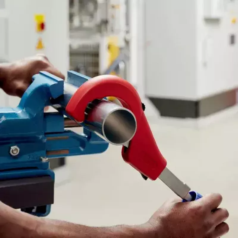 Vamzdžių pjovimo įrankis Knipex 90 31 03 BK, tinka variui, žalvariui, plienui