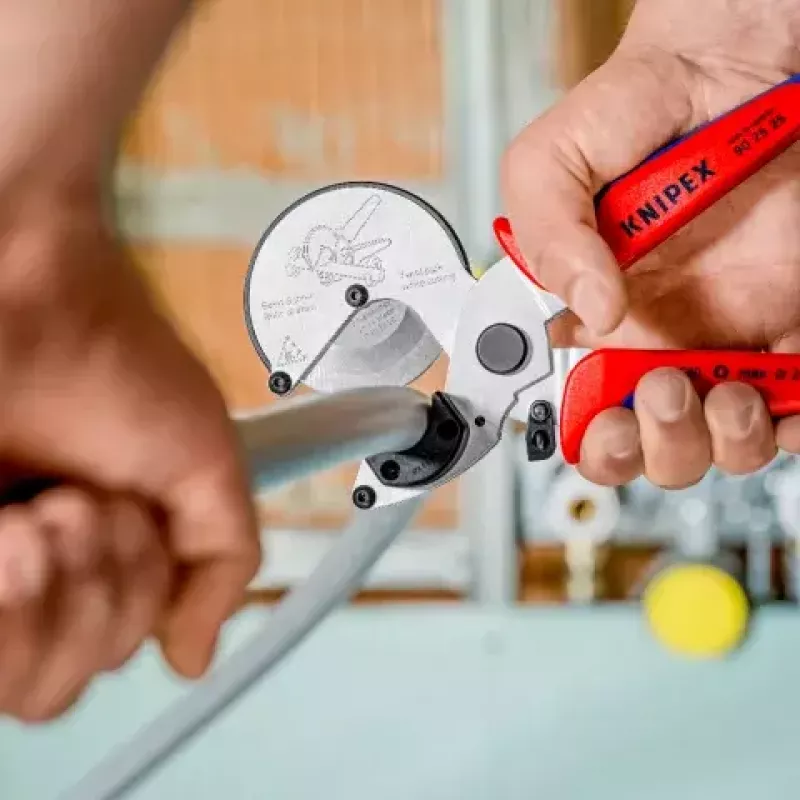 Vamzdžių žirklės Knipex 90 25 25, aliuminio, juodos/mėlynos/raudonos, 210 mm