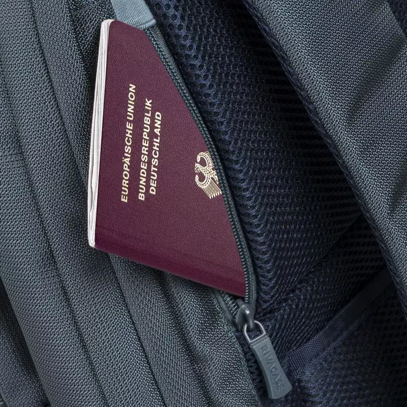Kuprinė-dėklas nešiojamam kompiuteriui Rivacase 8460, 17 inch